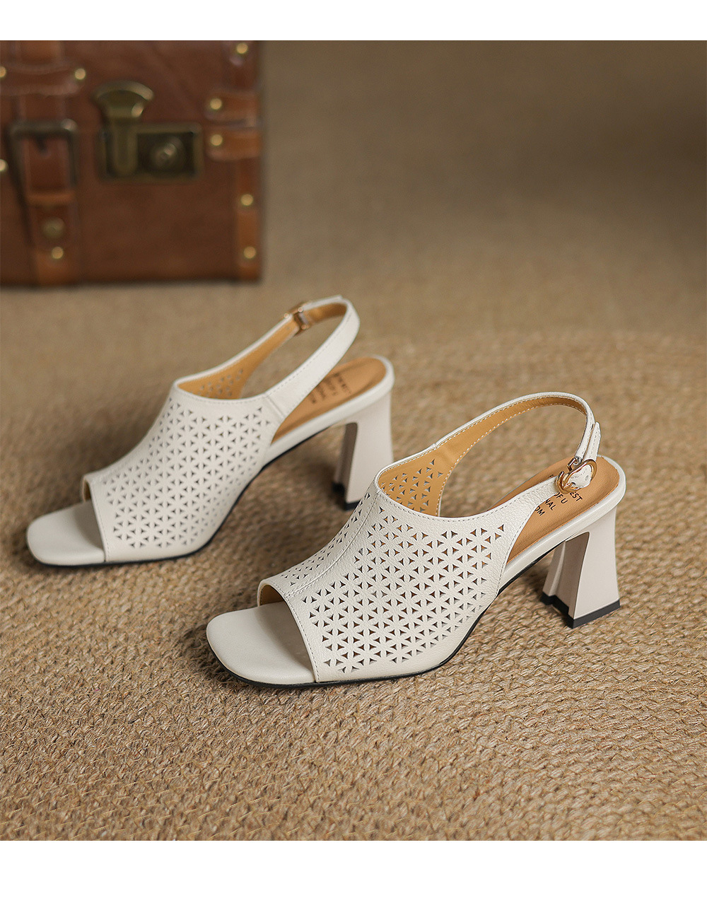 Sandal cao gót nữ hở mũi quai ngang đục lỗ da bò, gót 7 cm — Gạo trắng và cao 7 cm chi tiết 24