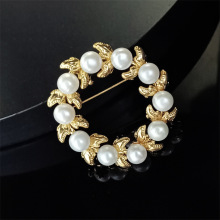 Style Simple Lune Le Cuivre Femmes Broches display picture 4