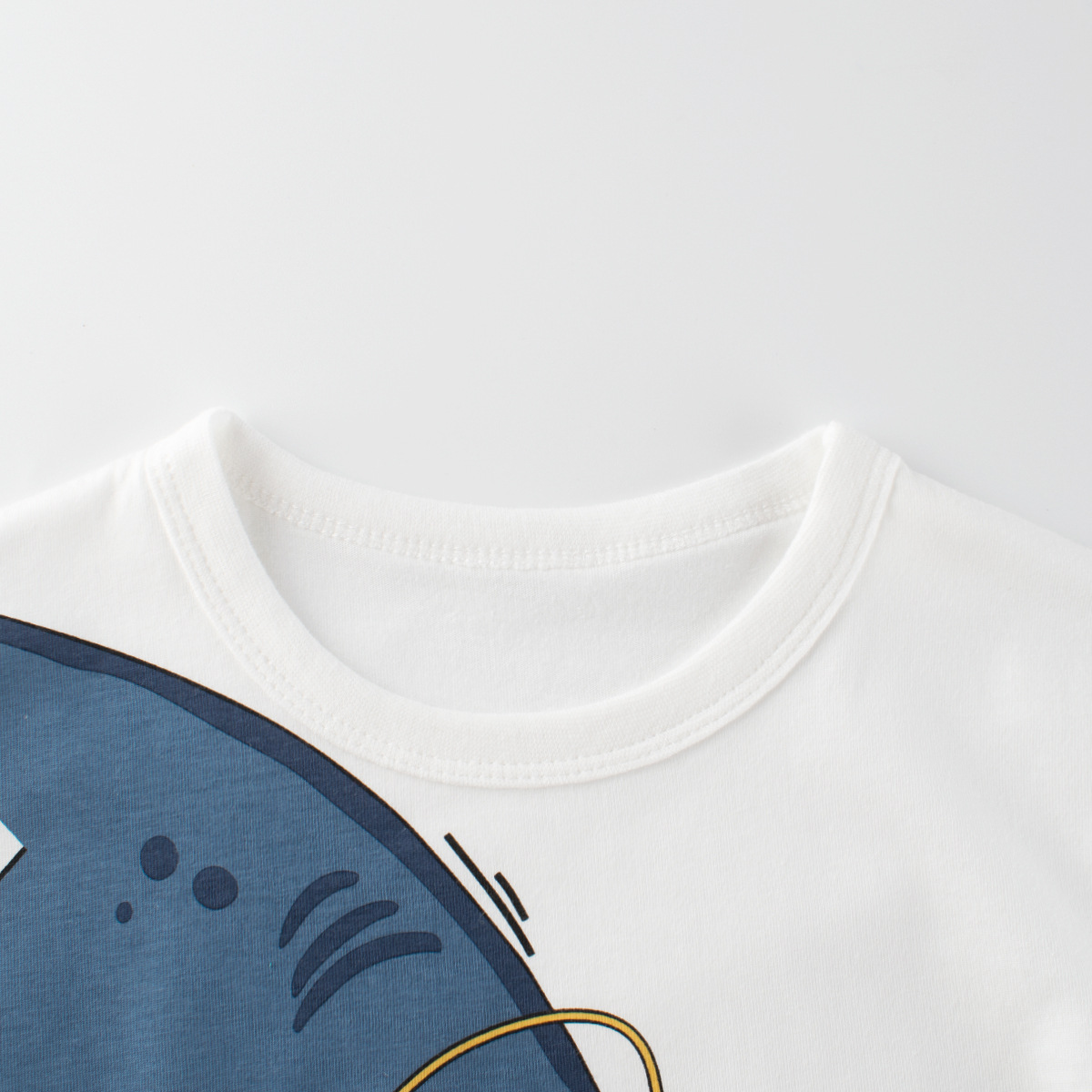 27kids camiseta de manga corta para niños verano nuevo estilo 2025 niños dibujos animados versión coreana de media manga superior ropa de bebé para hombres