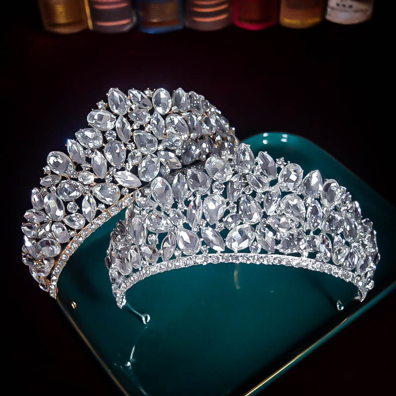Einfache Mode Hochzeit Krone Haarschmuck Eingelegte Diamant Kopf Zubehör display picture 1