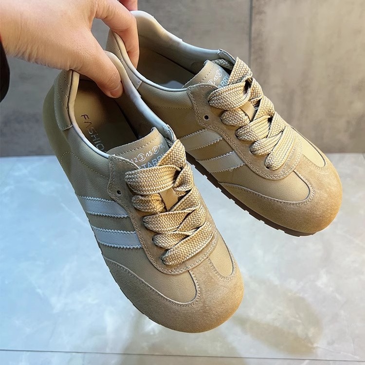 Forrest Gump Damen 2024 Frühjahr Neue auffällige Füße Kleine flache Unterseite Casual Sports Board Vielseitiges deutsches Training Little_voghion.com
