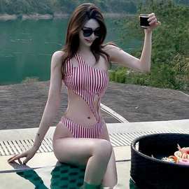 2024韩版甜美条纹连体泳衣女日韩露腰修身性感单肩比基尼度假泳装