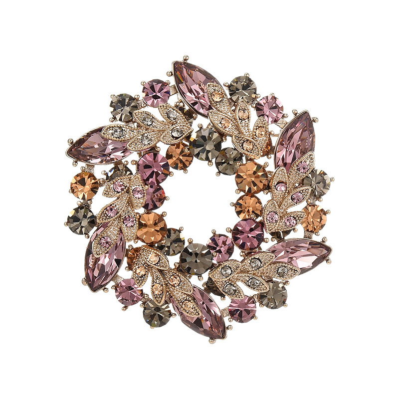 Elegante Damenbrosche Mit Blumenkranz Und Funkelnden Kristallen_voghion.com