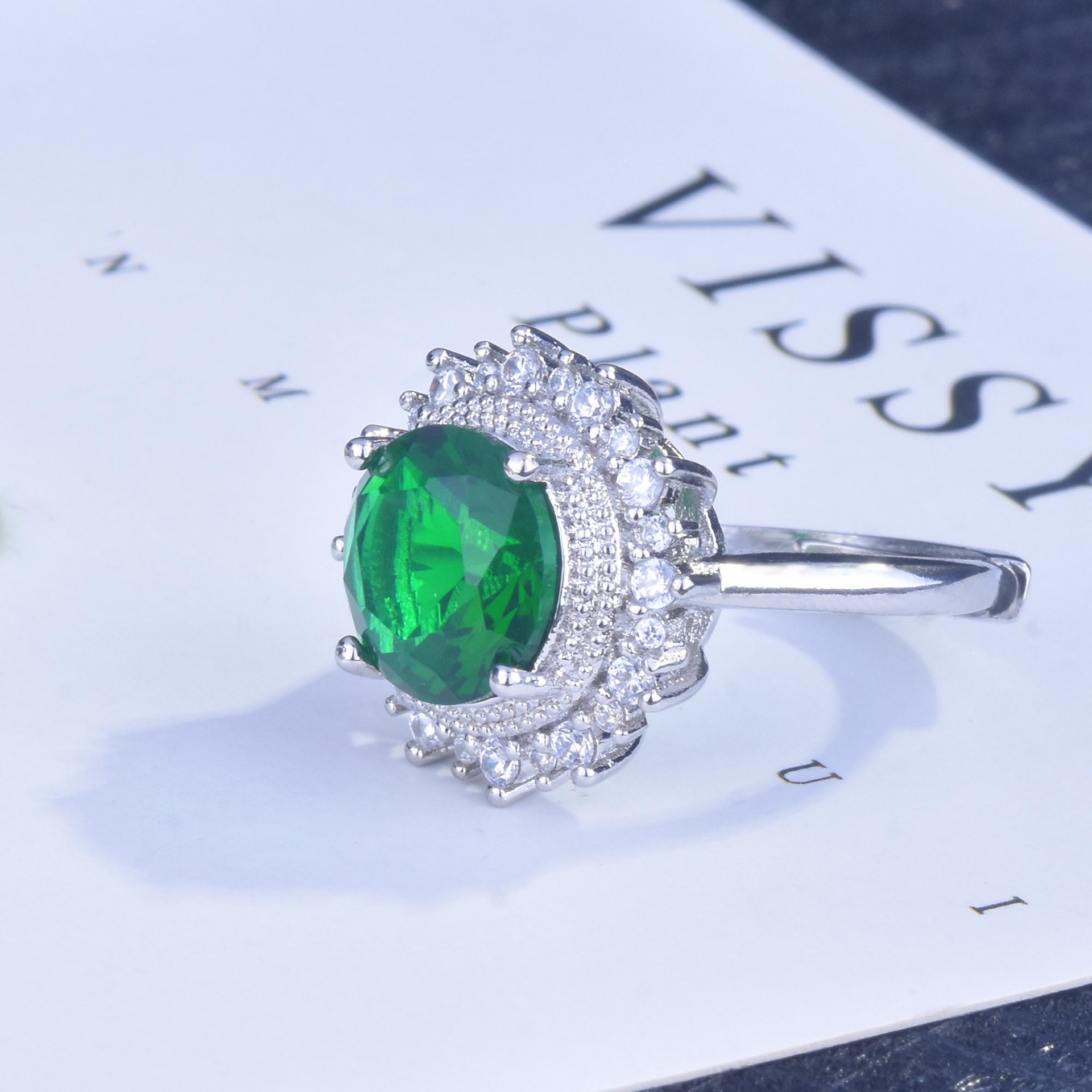 Tournesol Émeraude Vivre Bijoux En Gros Incrusté De Haute Carbone Diamant Zircon 5 Carats Émeraude Gemmes De Couleur Anneau Pour Les Femmes display picture 8