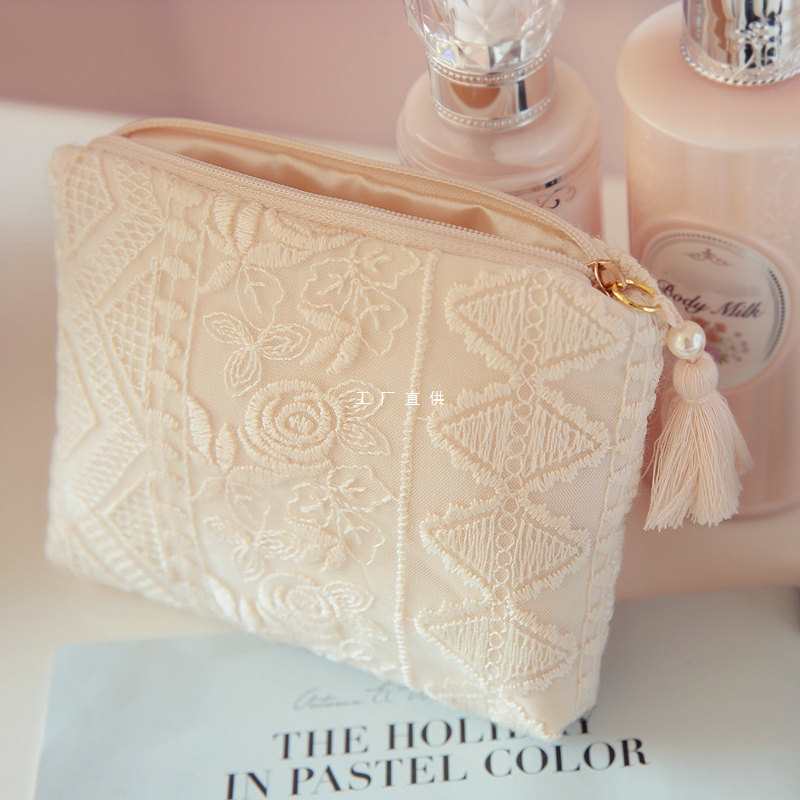 Japanese sweet lace flower embroidery small tassel zipper sanitary napkin storage bag tissue bag portable aunt pouch