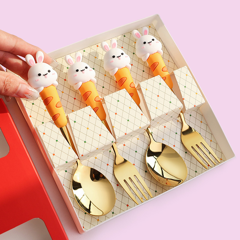 Set regalo 304 con coniglietto creativo, grande e rotondo, cucchiaio da caffè, forchetta da dessert e frutta._voghion.com