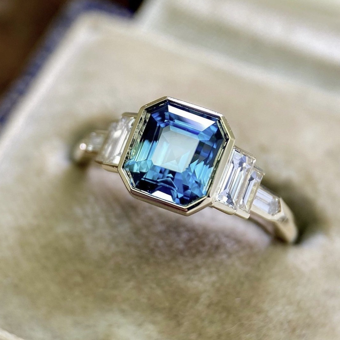 Ultra-complex cross-border hot selling European and American fashion jewelry new gold plating inlaid sapphire zircon engagement ring