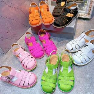 European and American cowhide flat horsehair sandals women's 2025 summer ins new style toe-covered beach shoes with buckle Roman shoes
