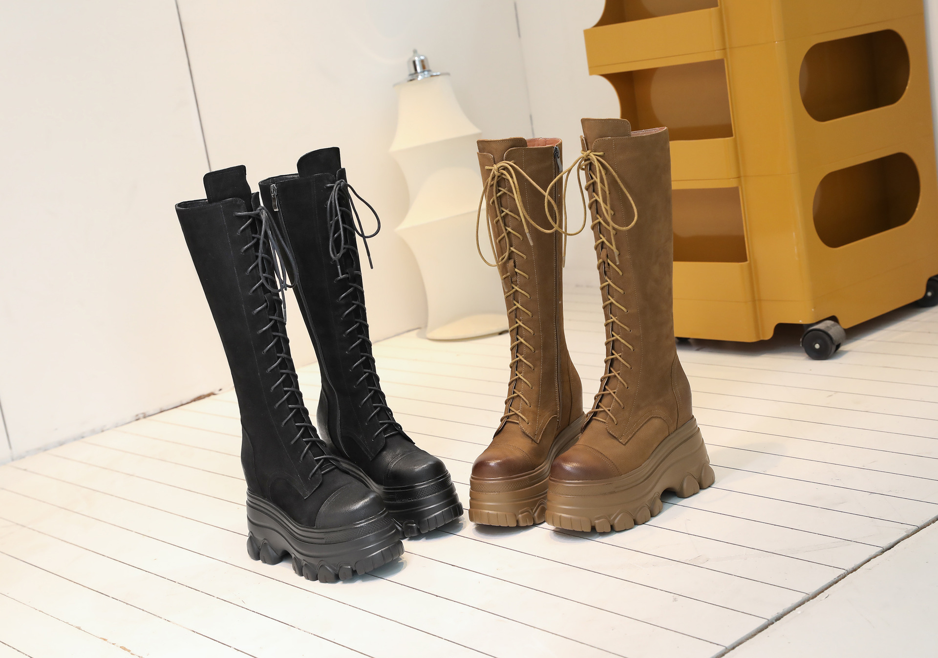 Boot nữ cổ cao ôm bắp chân gót 12 cm đế dày phong cách Anh quốc — Đen nhung chi tiết 12