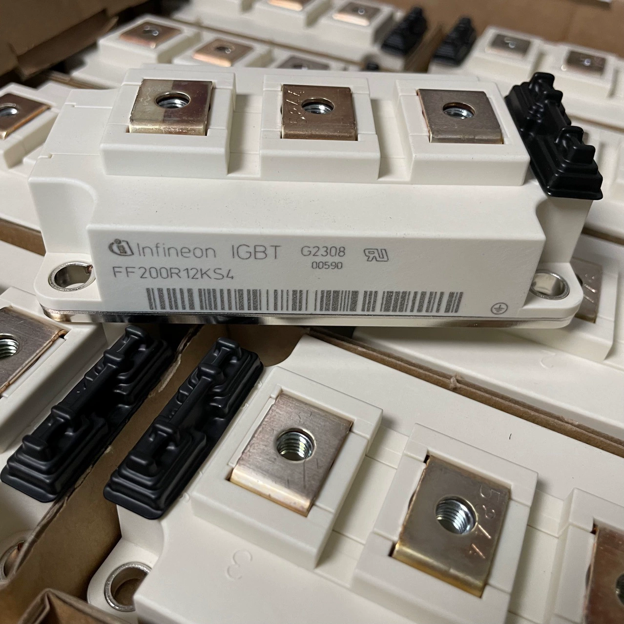 Новый оригинальный модуль IGBT FF200R12KS4
