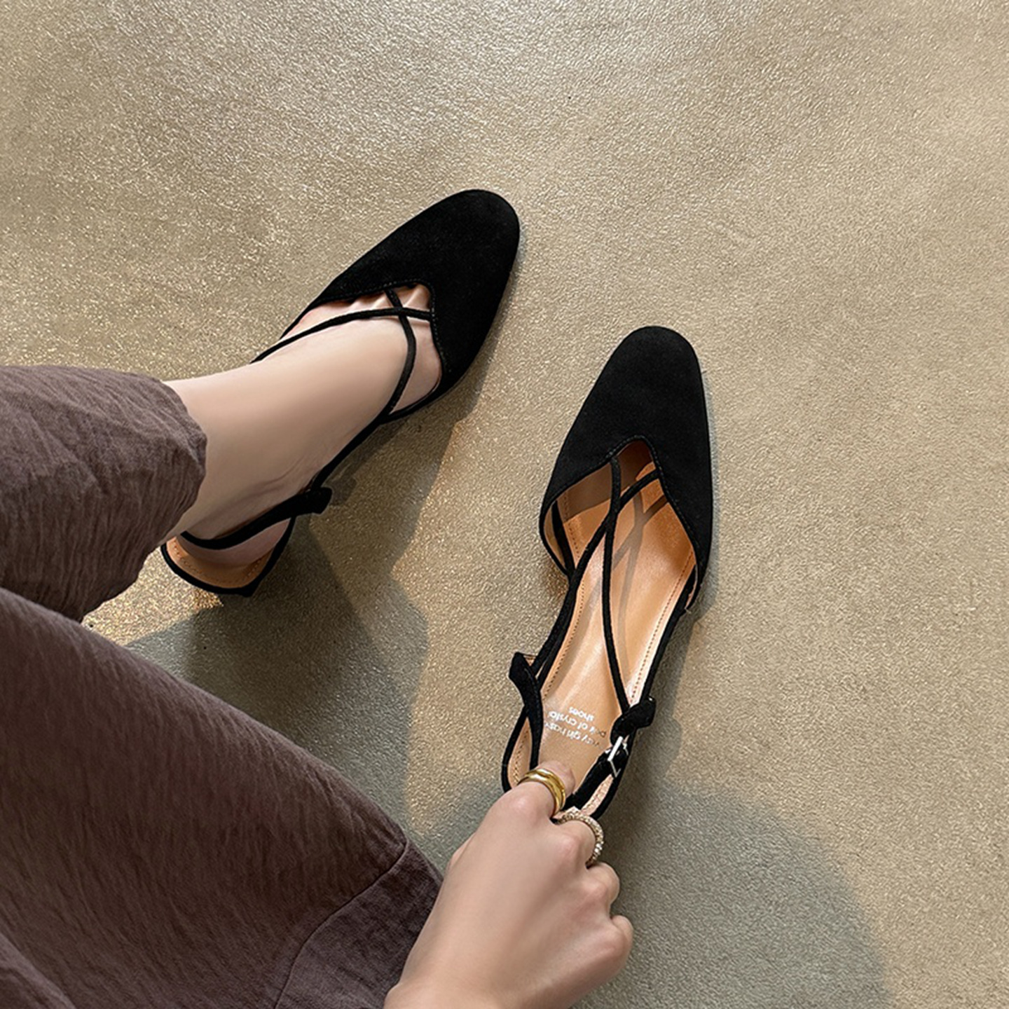 Sandal nữ quai ngang mũi trùm gót vuông 5 cm phong cách Hàn Quốc — đen