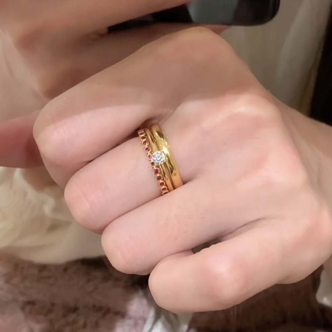 Set di tre pezzi ~ Diamante a punta fine in oro semplice per donna, diamante scintillante, sensazione di lusso di nicchia, impilabile rosso_voghion.com