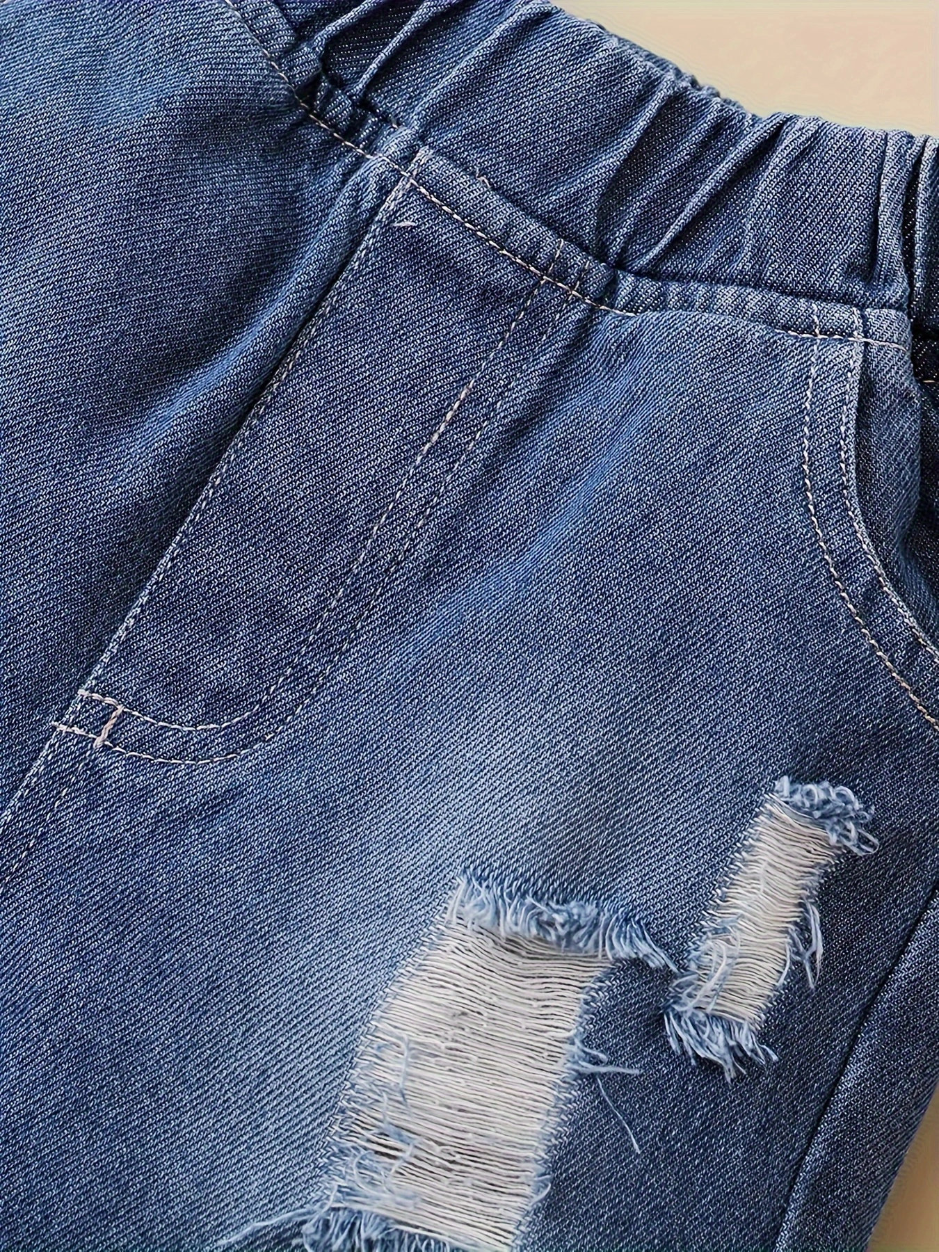 Set da due pezzi da ragazzo estivo DADDY&SON con canotta stampata e pantaloncini di jeans traforati_voghion.com