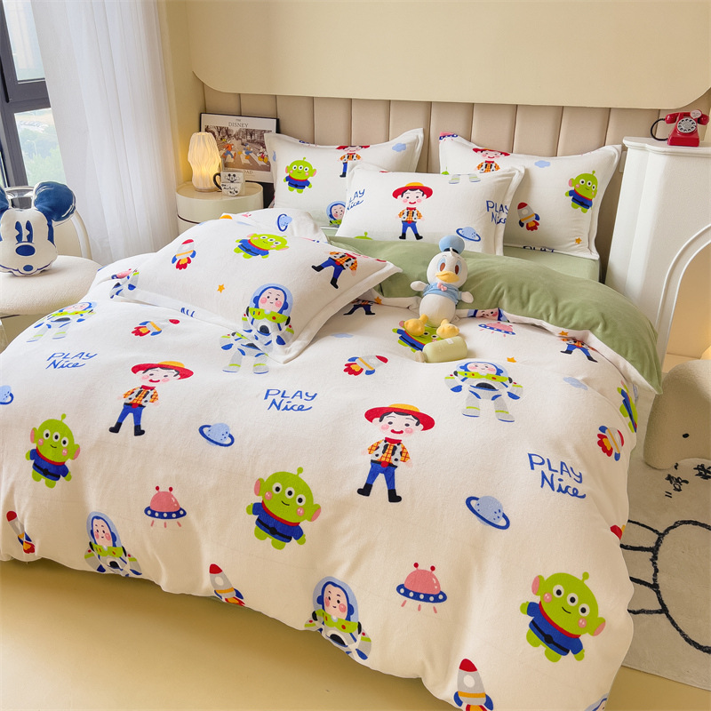 Clase A terciopelo de leche anti-estática conjunto de cuatro piezas para niños de la piel-amigable cama caliente de cuatro piezas edredón cubierta hoja de cama conjunto de tres piezas