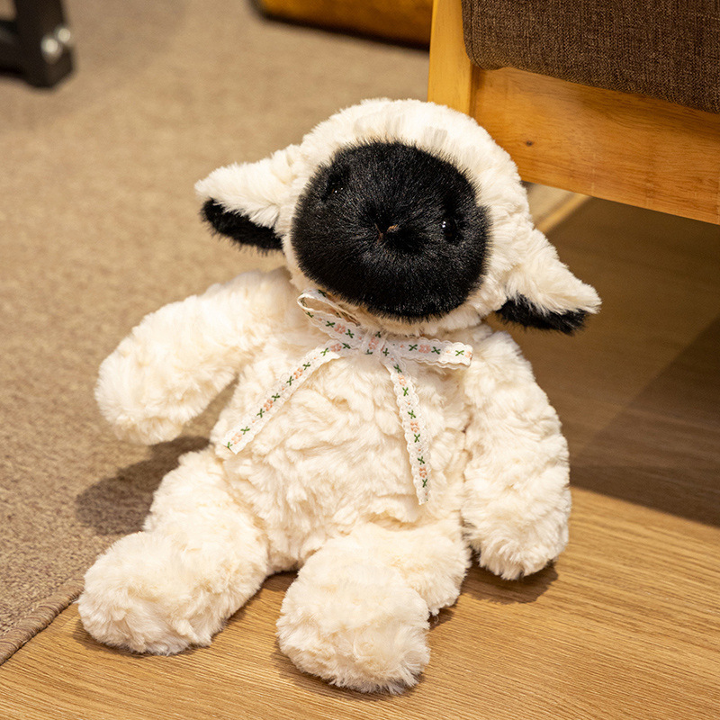 Muñeca de peluche de cordero negro transfronterizo muñeca de tela muñeca de oveja suave almohada calmante zodiacal oveja mujer