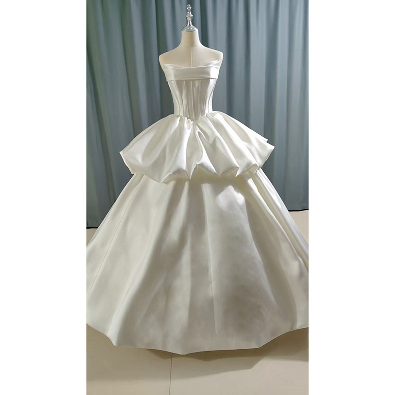 French-Style Satin Wedding Dress with a Strapless Design, High-End Feel, and a Long Train, Suitable for 2026 New Arrivals, Engagement, and Travel Photography French-Style Satin Wedding Dress with a Strapless Design, High-End Feel, and a Long Train, Suitable for 2026 New Arrivals, Engagement, and Travel Photography