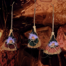 万圣节复古挂件装饰巫婆老奶奶木质吊饰门廊鬼节装饰大扫把惊悚鬼