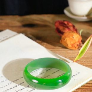 Jin Yutang Xinjiang Hetian Jasper Bracelet tactfully smooth condensation years leisurely long surplus eyes calm pull a touch of green