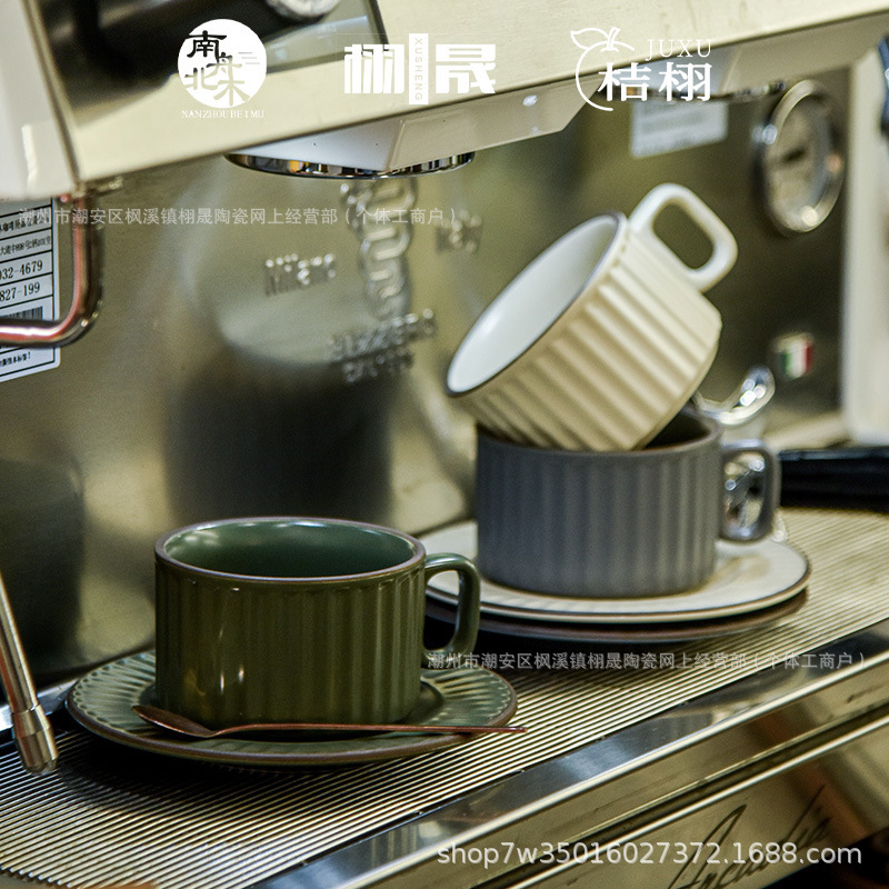 Tazas de café vintage japonesas tazas de cerámica con café de cola flor tazas de café platos set cafetería tazas al por mayor