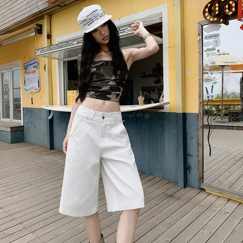American-style off-white wide-leg denim shorts for women, 2026 summer new model, loose straight white mid-length pants for tall individuals