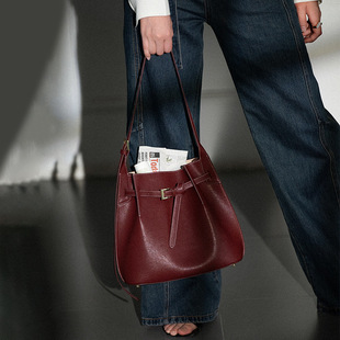 Bucket Bag Women's Crossbody High-end Niche Design Single Shoulder Autumn and Winter Real Cowhide Commuter Tote Bag