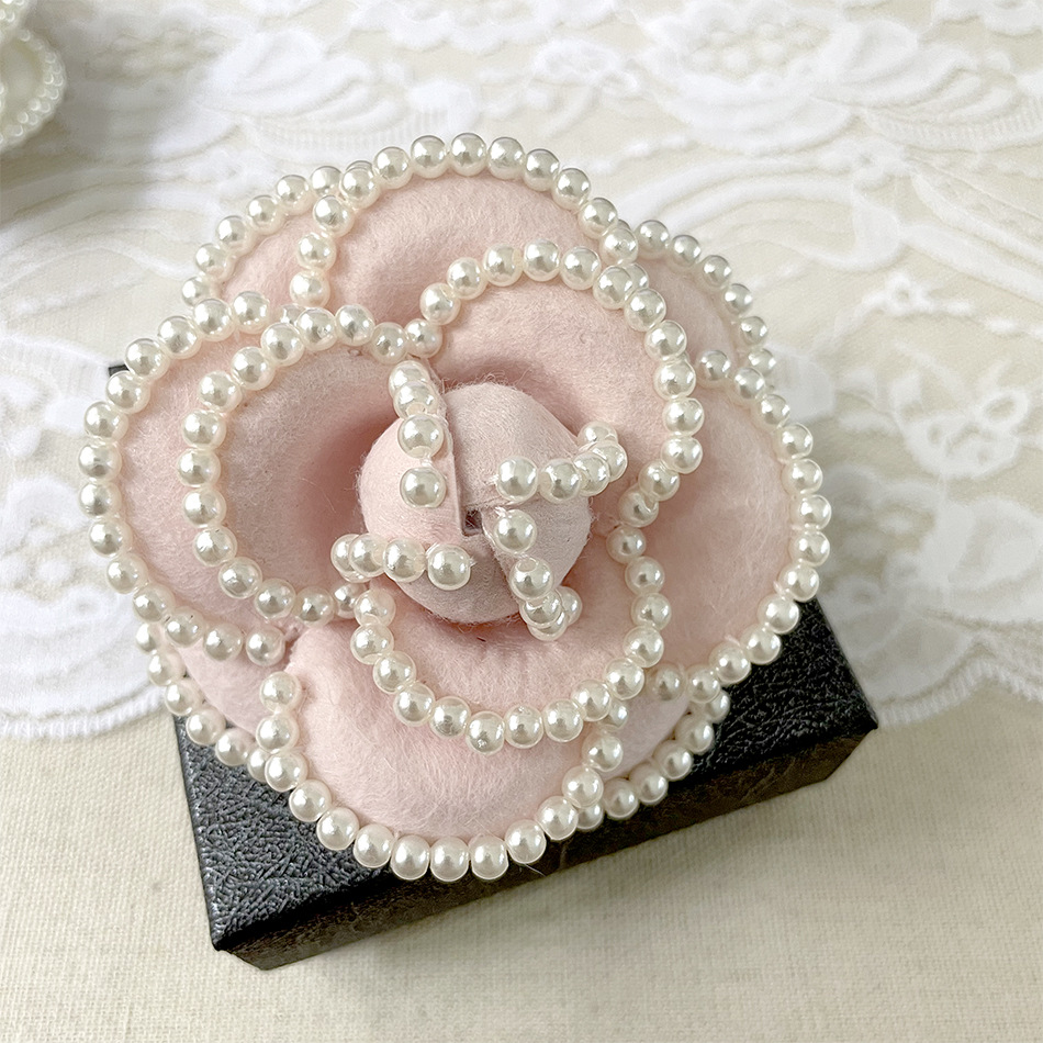 Dulce Flor Tela Embutido Perla Mujeres Broches display picture 4