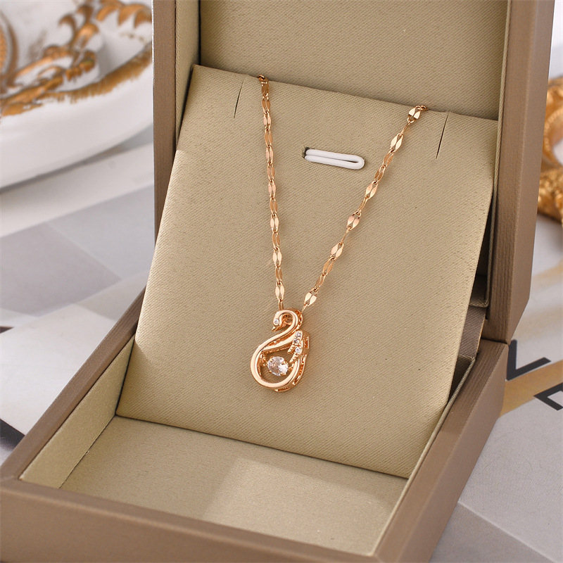 Collar de acero de titanio para mujeres simple y versátil estilo ligero de lujo nicho diseño de alta calidad no decoloración joyería de cadena de clavícula al por mayor