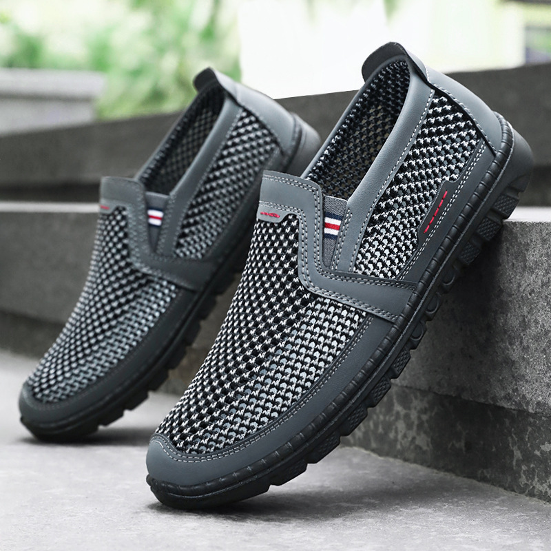 Zapatos de hombre de verano de poliuretano de tamaño grande viejos zapatos de tela de Beijing para hombres respirantes mallas huecos zapatos casuales zapatos de una sola pieza