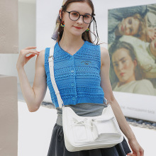 2025年女包单肩斜挎原创新款自制斜挎包设计感包小众食量通勤日常