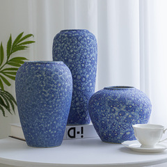 景徳鎮の陶磁器の花瓶の中国式の高級感の花器の置物のハイエンドの軽い豪華な復古の客間の生け花の食卓の置物