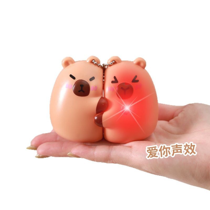 Kapibala pareja pegatinas llavero juego de moda creativo colgante con luz y sonido Te amo adornos de juguetes portátiles