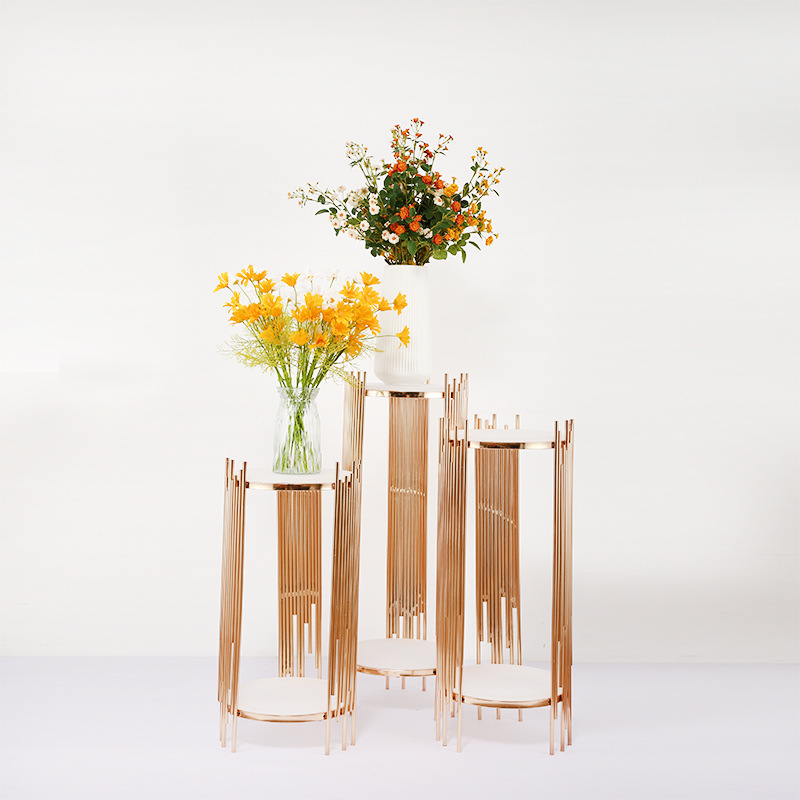 New wedding props road lead Golden Iron home Flower Hotel props table flower flower stand banquet hall beautiful Chen ornaments