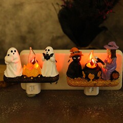 ハロウィーン幽霊魔女ナイトライトかわいい幽霊キャンプファイヤーがちらちらしています。