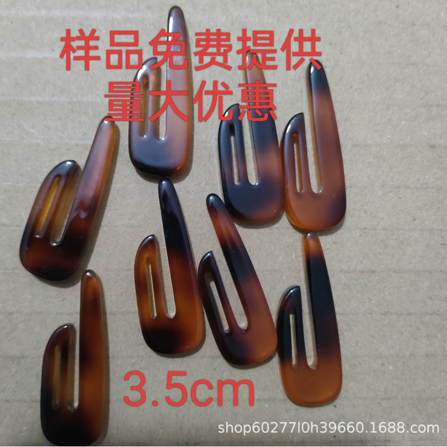 厂家供应35mm红翡翠色仿玉别子琥珀色手卷别子回头别扣包装盒别子