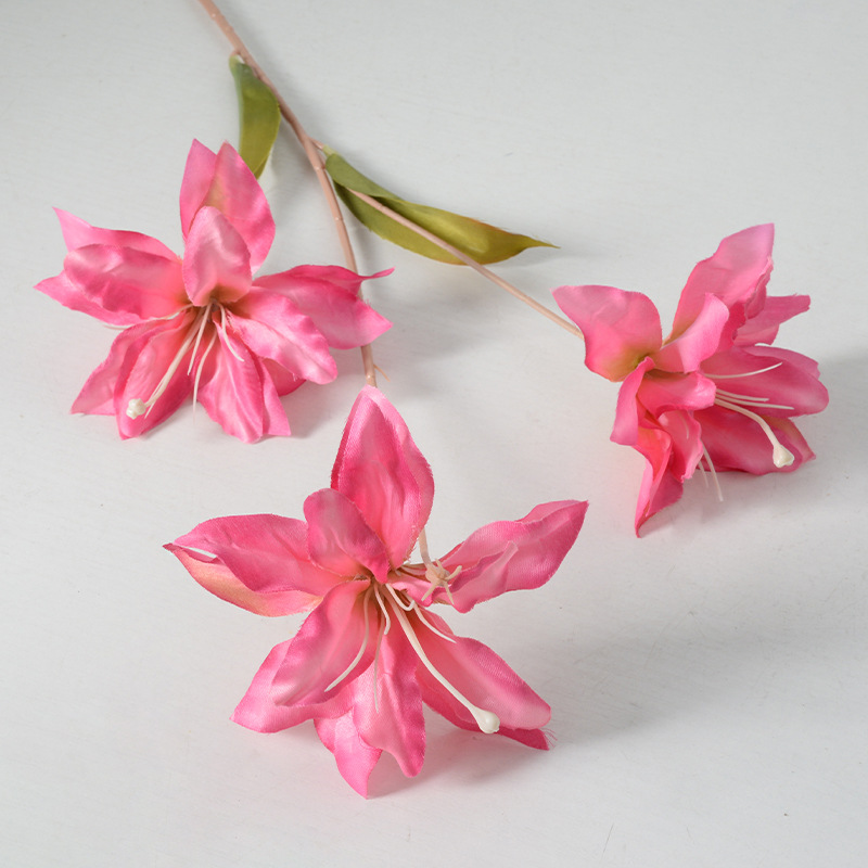 Flor artificial 3 lirios de tela de seda guía de boda decoración de la sala de estar del hogar flor artificial accesorios de tiro fábrica al por mayor