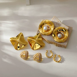 项链;戒指;耳环