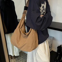 大容量布包包女2024新款简约女士单肩斜挎包休闲旅行少女纯色布袋