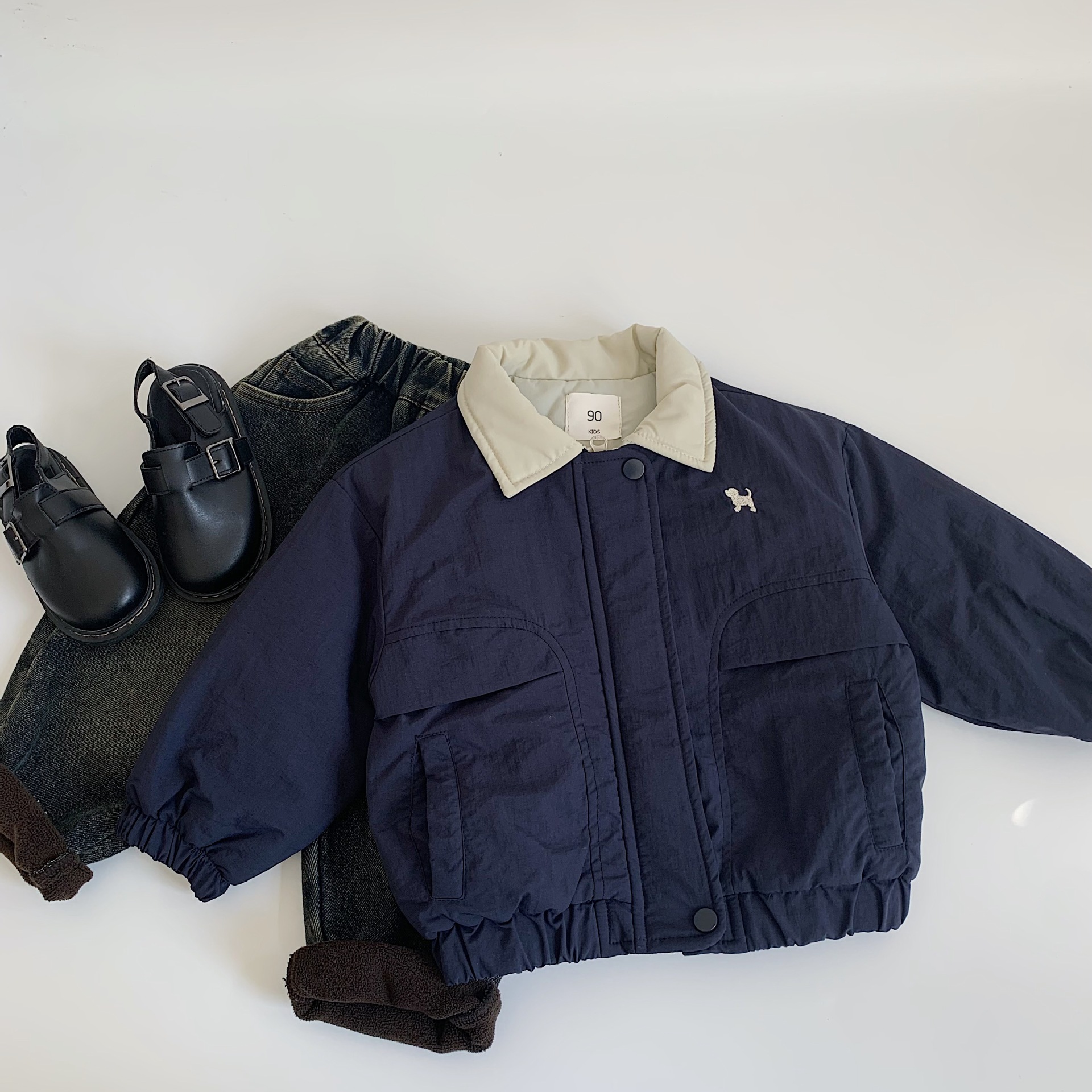 Mai Bao abrigo infantil de invierno 2024 nuevos productos para niños y niñas, chaqueta de algodón con collar de color contraste, chaqueta de algodón de caricatura para bebés