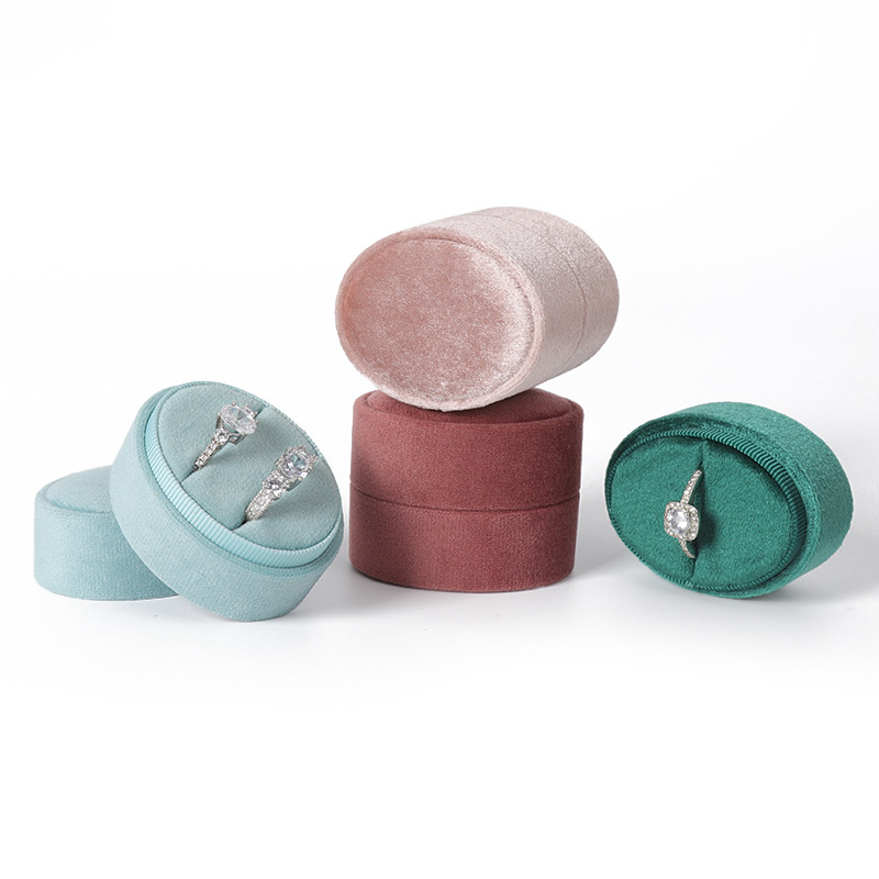 Mini Caja de Joyas Ovalada de Franela para Anillos y Parejas