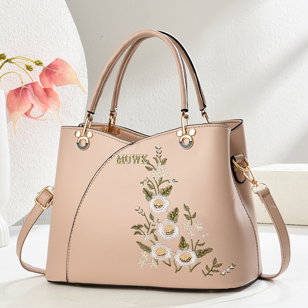 Bolsos de mujer con flores bordadas de fábrica, bolsos de mujer de tendencia de moda, bolsos de mensajero de un solo hombro con sentido de alta gama, bolsos de todo fósforo, mujeres image 12