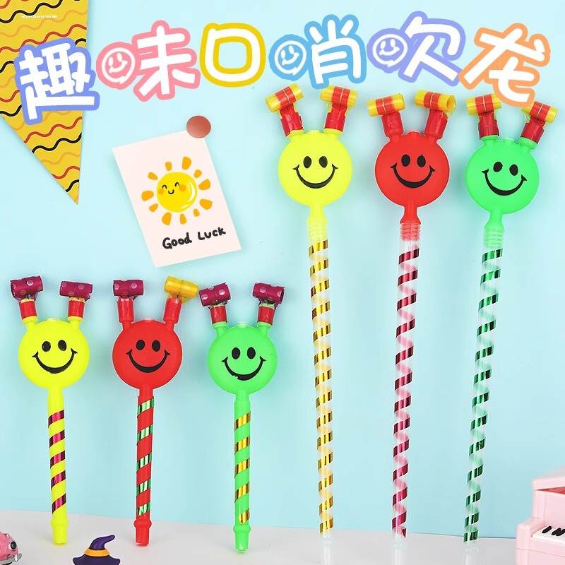 子供のおもちゃ、笛、パーティーの雰囲気を盛り上げるギフト、カラフルなリボン、長い鼻、面白い|undefined