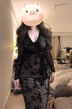 纯欲辣妹感碎花V领长袖连衣裙女秋冬新款修身显瘦绑带包臀裙