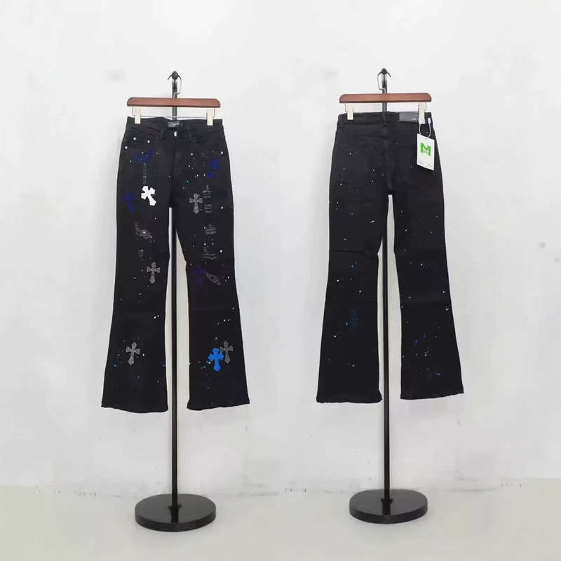 Amy's new men's jeans are street-style, with ripped details, embroidered cross patches, leather accents, rhinestones, a slight flare, slimming effect, and stretch fabric, similar to those worn by internet celebrities Amy's new men's jeans are street-style, with ripped details, embroidered cross patches, leather accents, rhinestones, a slight flare, slimming effect, and stretch fabric, similar to those worn by internet celebrities