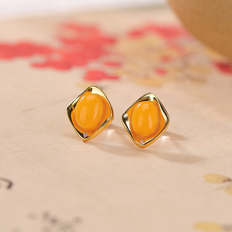 Bông tai bạc S925 mạ vàng đính mã não đỏ hình trứng vuông phong cách retro — Mô hình sáp ong