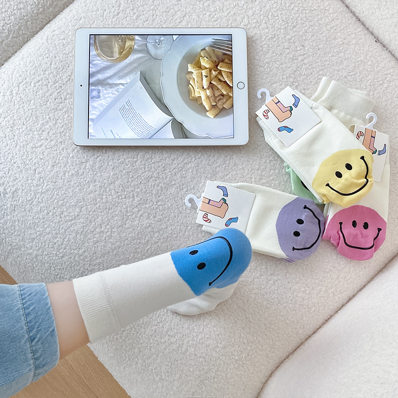 Calcetines de algodón sonrientes de talón para mujeres verano delgado silicona antideslizante medias sin hueso calcetines de mujer Zhuhai al por mayor