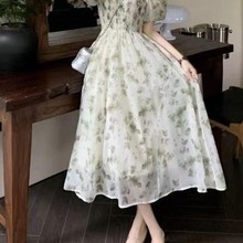 2023新款法式田园风碎花连衣裙女夏季方领中长款显瘦收腰甜美裙子