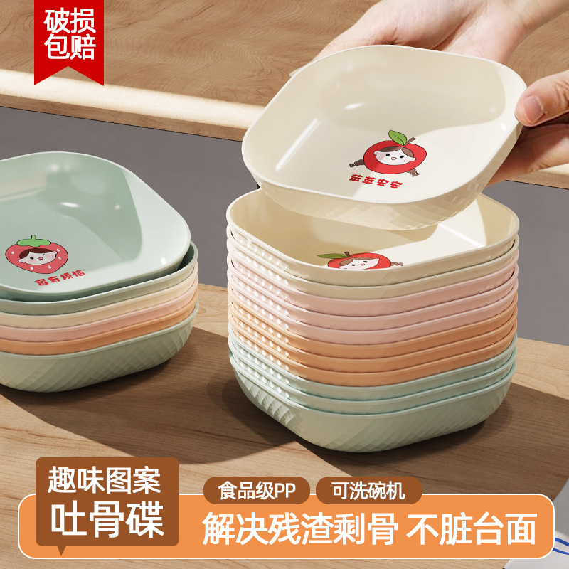 果物の女の子が骨皿を吐く食品級家庭用食卓のゴミ皿がかわいいお菓子の軽食に皿をつけた|undefined