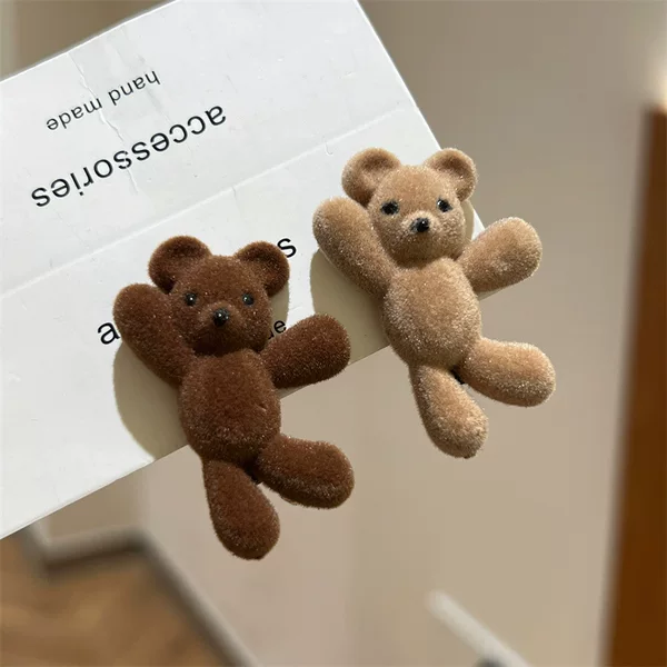 Cute waving bear hair clip, delicate and small, with a plush finish, suitable for side bangs, side hair, and as a duckbill clip or a simple hair accessory