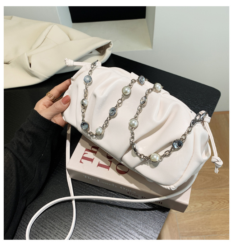 Wholesale Soft Pu Fold Pearl Chain Single Shoulder Handbag Nihaojewelry display picture 45