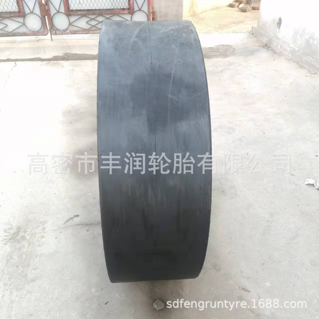 前进13/80-20徐工胶轮压路机轮胎 1100/11.00-20 光面井下轮胎